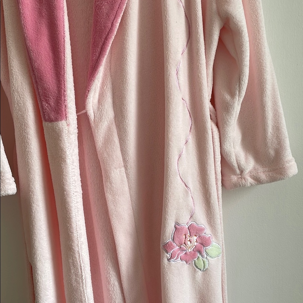 Vanity Fair - Pink Embroidered Robe - Picture 5 of 9